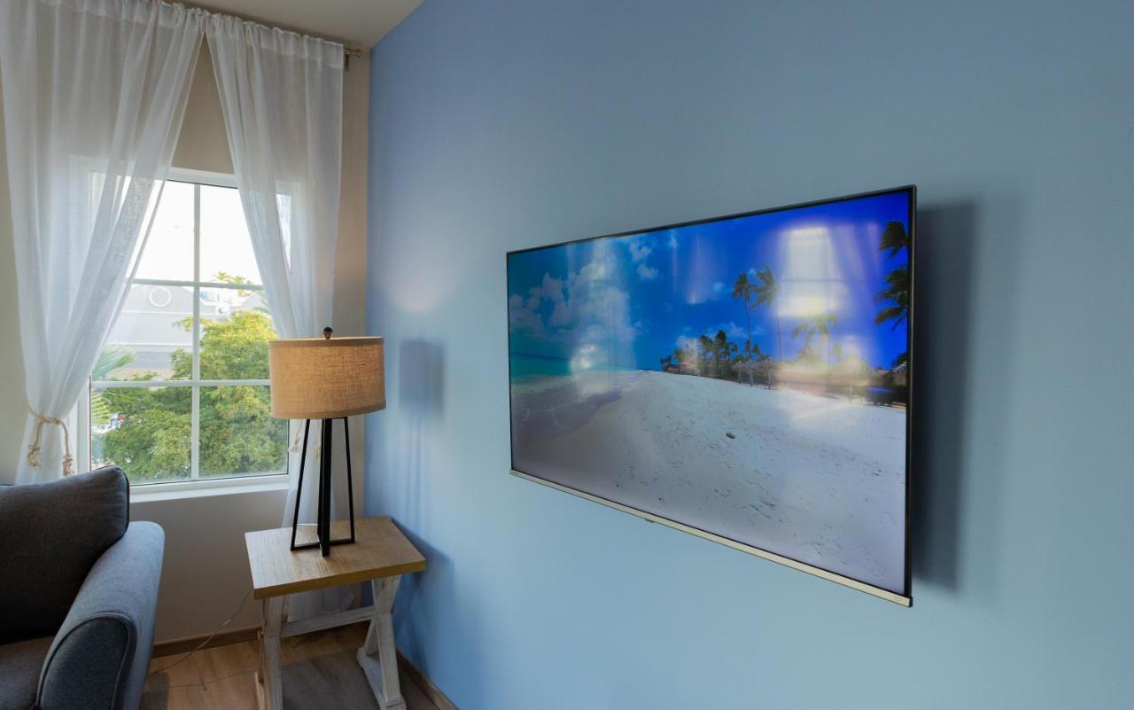 Oranjestad City Suites Экстерьер фото