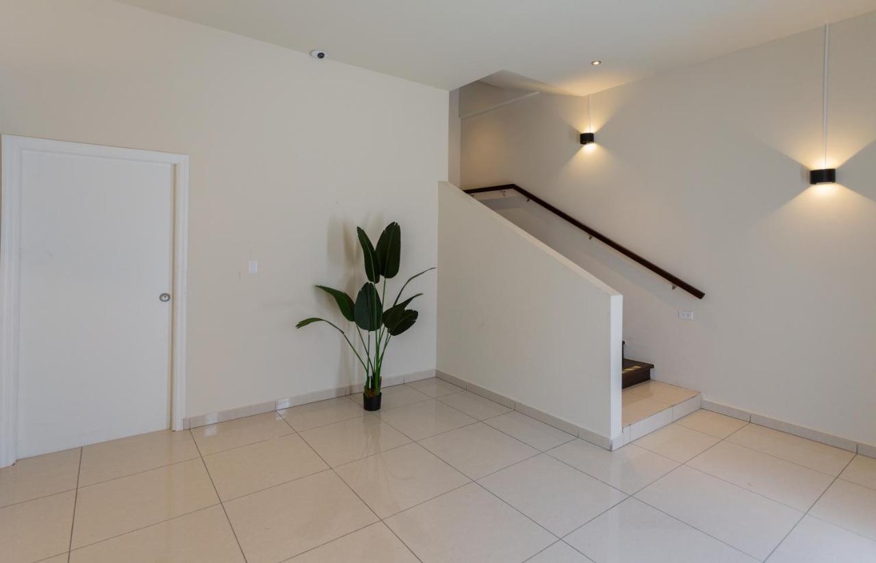 Oranjestad City Suites Экстерьер фото